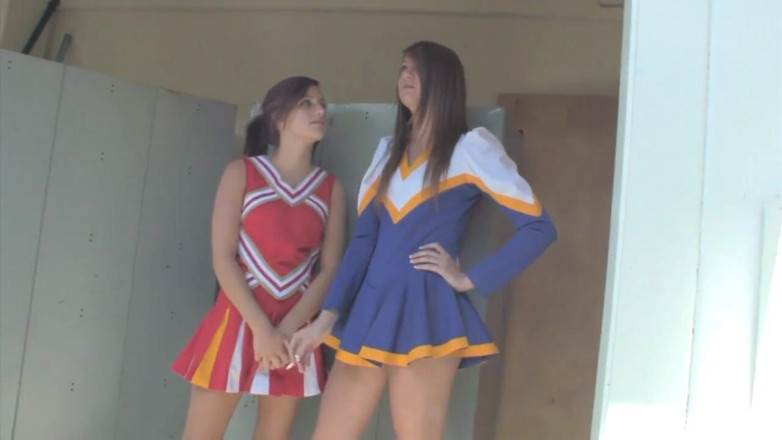 Lesbian Illusion: Lesbiska cheerleaders (full film)