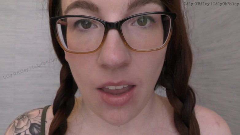 Lily O'Riley: Brýle a gape: 11minutová akce s protaženým zubním zrcátkem