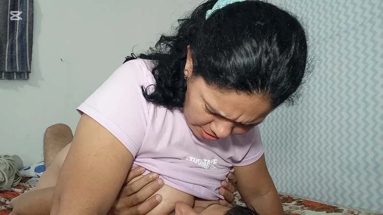 Valkyrieandluigy: Beautiful Breastfeeding Blouse