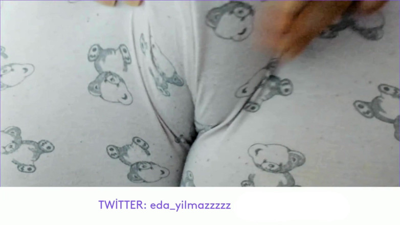 bigass_sexy_bigboobs: Cameltoe- Masturbate with Pajama- Rubbing Pussy with Pajama