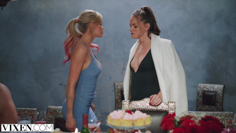 Vixen: VIXEN- Tori Black dans la plus grande orgie jamais filmée