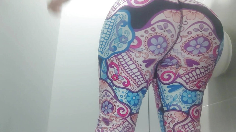 Katrina4deluxe: Збоченець ставить домашню камеру у ванній кімнаті тренажерного залу