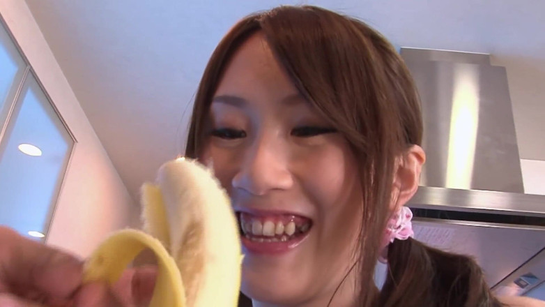 JAPAN IN LOVE: Азіатські гарячі пизди, сцена-3, грудаста японська дівчина мастурбує огірком і отримує кремпай