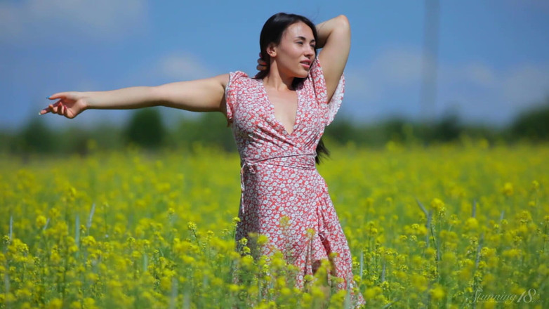 Stunning18: Na louce v létě