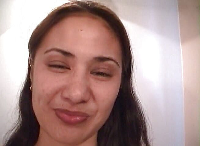 Alfacontent: 침대에서 따먹히는 작은 젖탱이