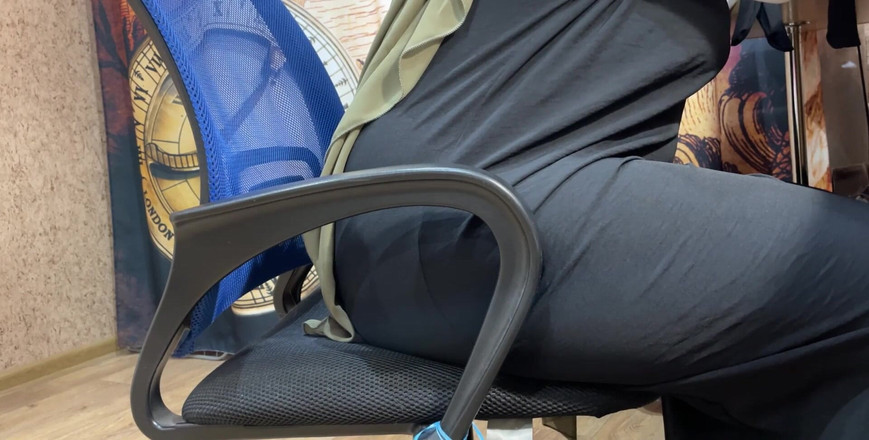 Lux Eva: 戴着穆斯林头巾的阿拉伯女人在工作时隔着内裤自慰