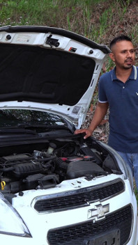 My car breaks down and a guy helps me with the problem