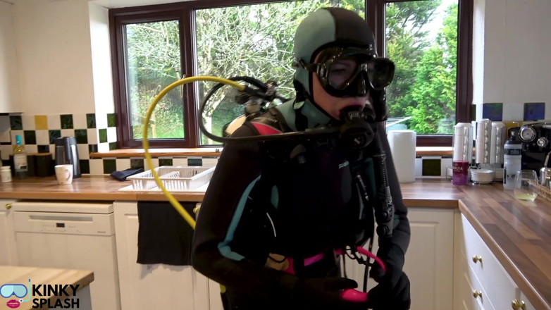 UKCuteGirl Lucy Lauren: Scuba Agent Lucy Returns: Accidental Activation