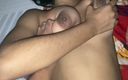 Ronnie_xxx: Voyant sa belle-sœur nue, la bite de son beau-frère se...