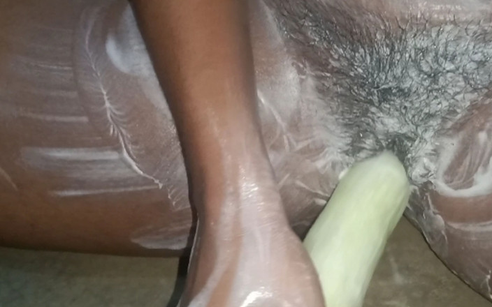 Neetu Bhabhi studio: Neetu bhabhi bị một quả dưa chuột lớn đụ