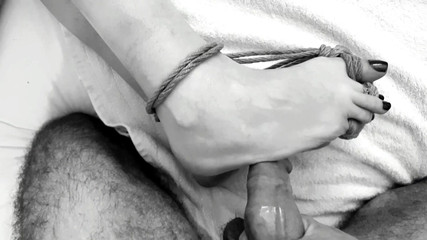 Bdsmlovers91: Kinktober giorno 21 - kink del piede: legati piedi oleosi scopata - sborro...