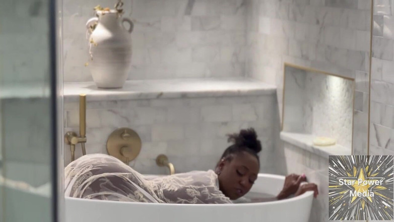 Star Power Media: Sultry Soak: Niegrzeczny Bath Giana złośliwiec