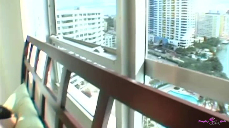 Naughty Black Girls: Дэвид и Гена занимались сладкой страстной любовью, когда были на своей медовой луне.