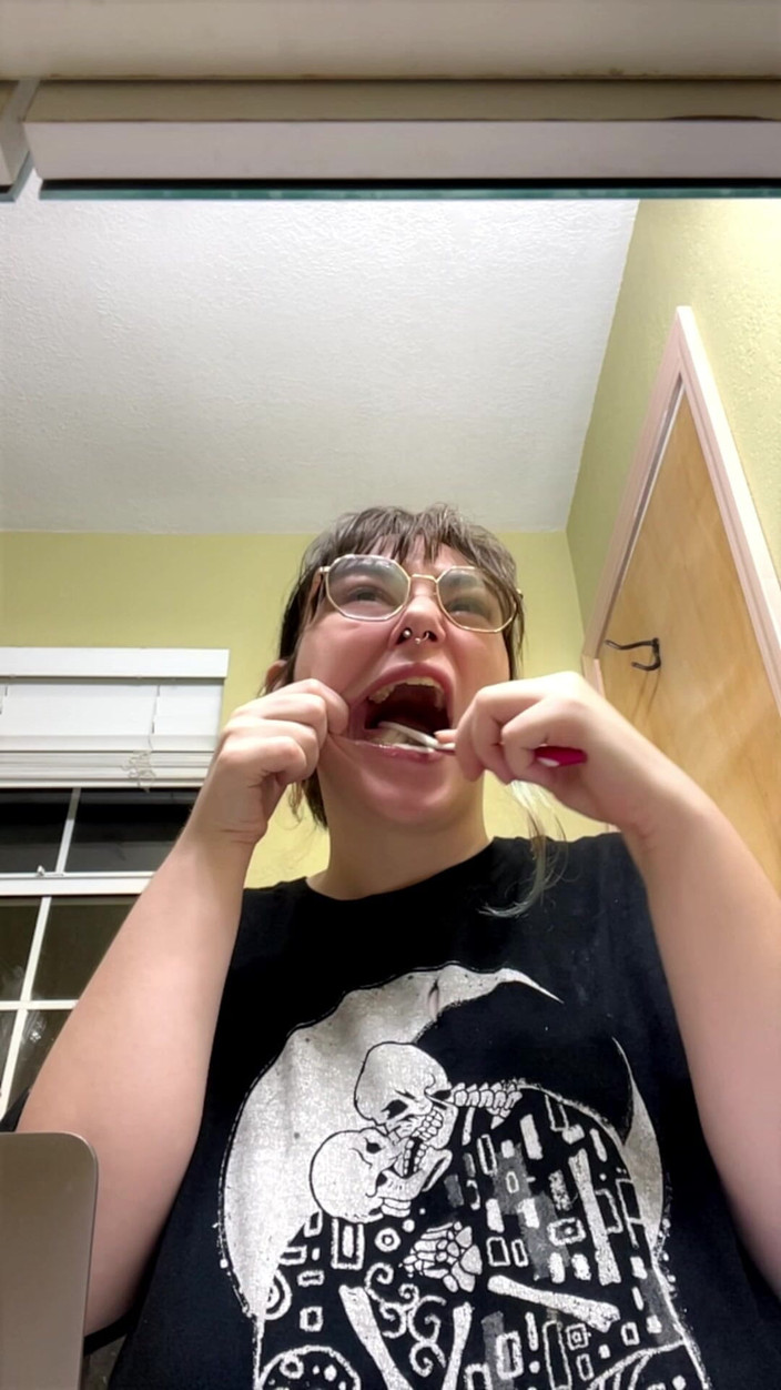 Mushroombitchx: Čistím si zuby