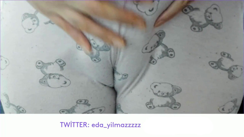 bigass_sexy_bigboobs: La masturbación en pijama