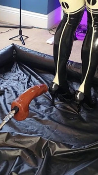 라텍스 메이드 본디지 후드 침 뱉기 로스팅