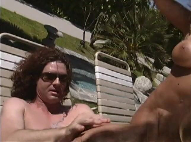Outdoor pervs: Austin Kincaid &amp; Trina hintern am pool gefickt
