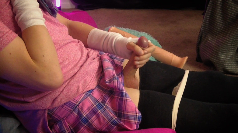 Justin Sweetsun: Roztomilá blondýnka Femboy chce stříkat!