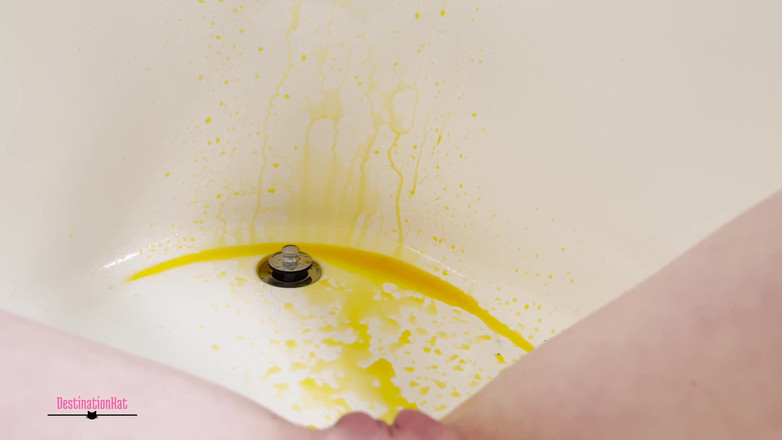 Destination Kat: Bionde pisciano