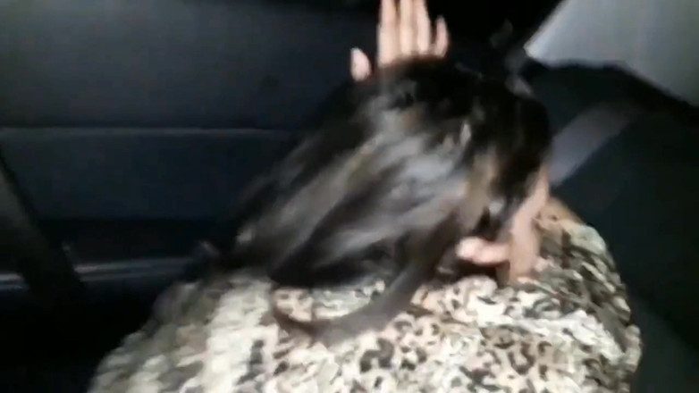 Indian fuck queen: Büyük zenci arabamın arkasında bir otoparkta domaltılarak park ediyor