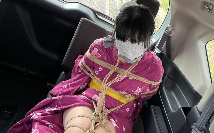 ushirosugatanomiki: Dívka, která byla odvedena na cestě domů z festivalu