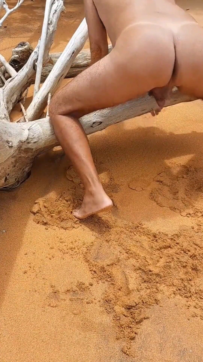 Ladysilvas: Ladysilva naken på stranden vem kommer att uttrycka det trevligt...