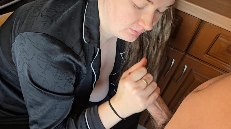 HNC Productions: O soție bună îi oferă întotdeauna soțului ei exact ceea ce are...