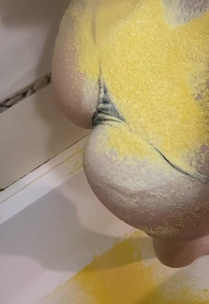 Monnycka: Scrub for ass