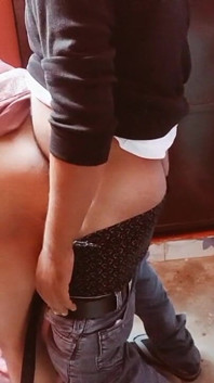 Bhabhi Ấn Độ rất xinh đẹp đã bú.