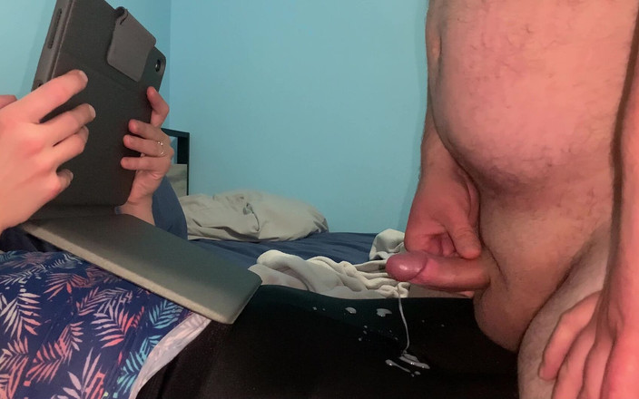 Angel Sky69: Я дрочу і кінчаю на чорні легінси своєї дівчини