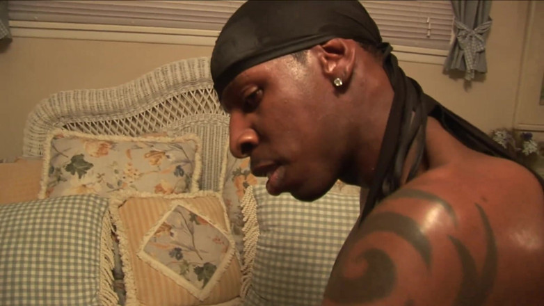 Black Sinner: Une black sensationnelle se fait baiser par une grosse bite...