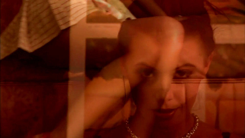 Hardcore Solo: Awek si rambut coklat menunjuk-nunjukkan tubuh seksinya semasa berbogel