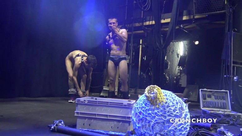 Very discreet straight boys curious: Baisée par un mec hétéro sexy dans un club de...
