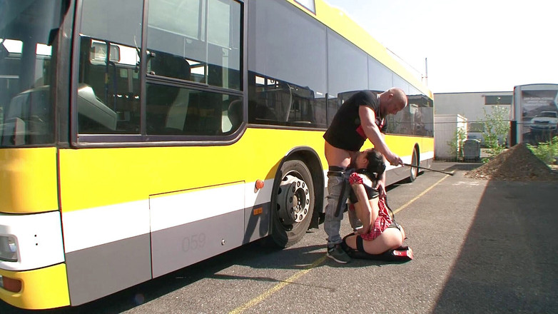 Absolute BDSM: Niemiecka na świeżym powietrzu - Głębokie gardło