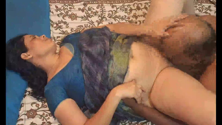 Sexy sindu: Bini kampung cantik India berkongkek panas dengan teman lelaki