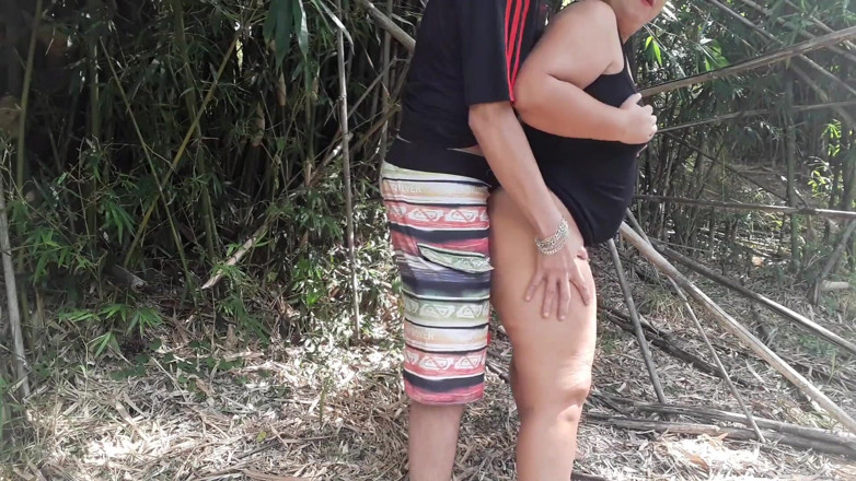 Enfgulosa: Sex in the bush