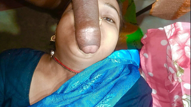 IndianSoni: Moje švagrová mi sála penis, vytáhla ho a vzala si ho...