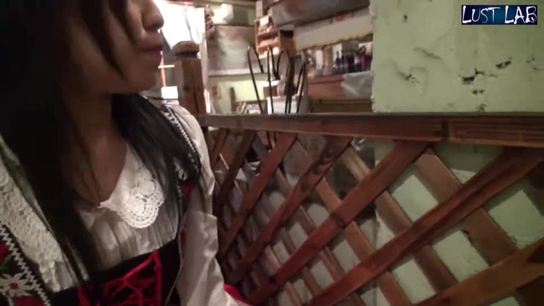 Lust lab: Tenger en rondborstig. Zachte schoonheid die van de hitte houdt -...