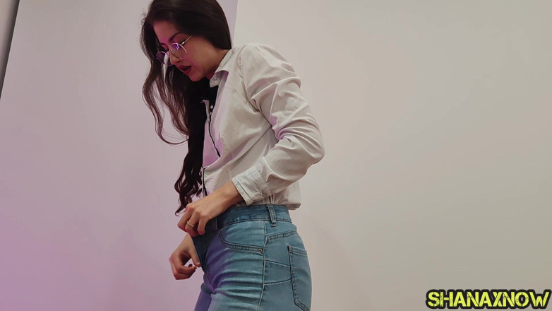 Shanaxnow: Pissing in Tight Blue Jeans Soaked Panties Wetting Pants