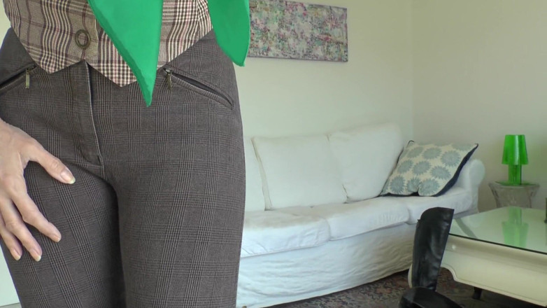 Lady Victoria Valente: Fitting but untuk pakaian menunggang, Lady Victoria Valente