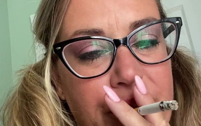 Lily Bay: Smoking and Just Being a Silly Bitch Lol