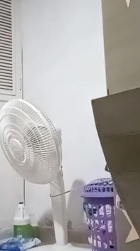 Kẻ biến thái của anh kế ghi lại tôi trong khi tôi dọn dẹp phòng của cha dượng vì anh ấy thích cặp mông to của tôi