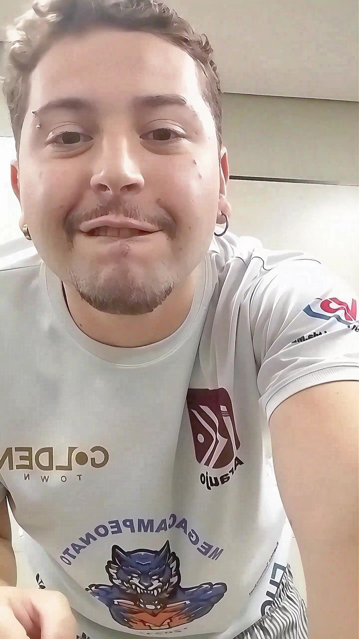 Marcosninfo: Меня чуть не поймал охранник, когда он хвастался в общественном туалете