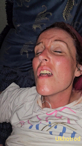 UK Hotrod: Istri dientot tanpa kondom tanpa kondom sampai dicrot di dalam