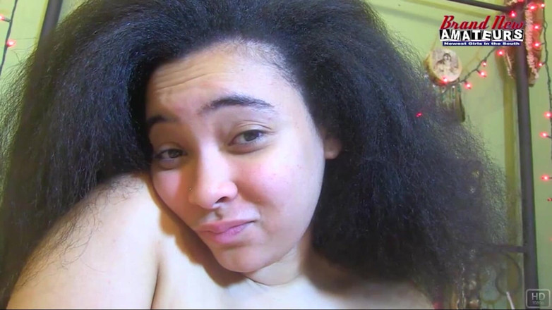Brand New Amateurs: Peituda tatuada morena Coed Raquel Love Deep BJ to Hard...
