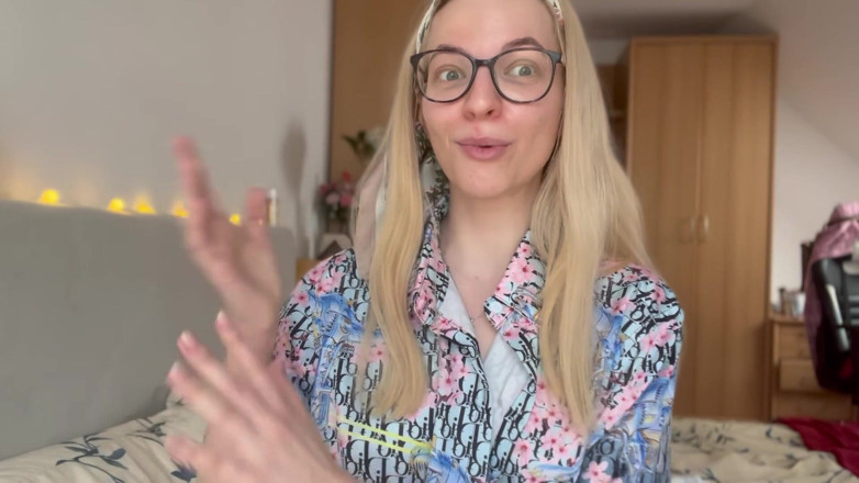Goddess_Bella_Rae: The Science Behind Foot Fetish