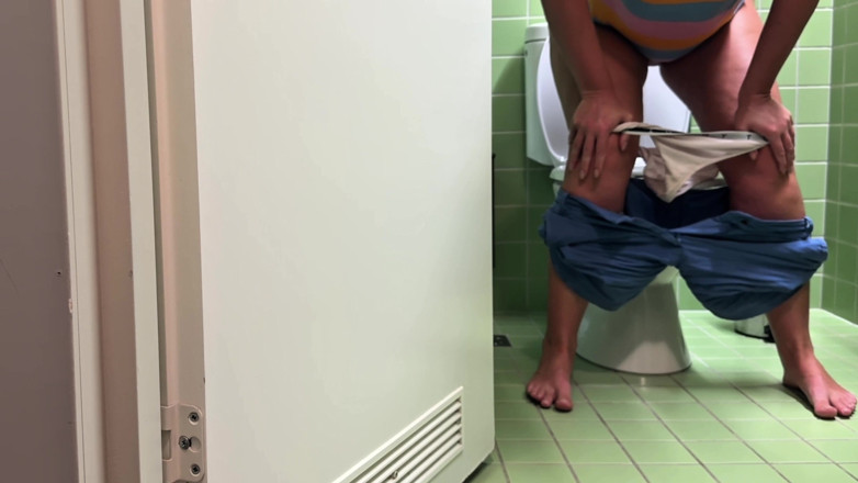 Emma Voyeur: Door Left Open - Stepmom Pee Collection for Her Stepson
