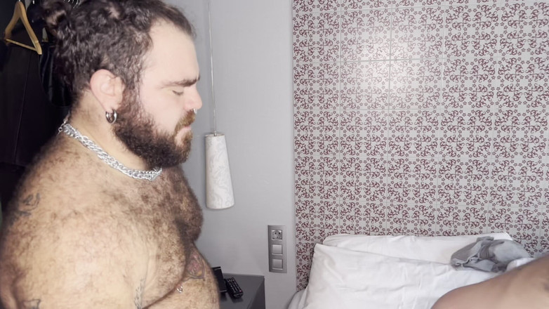 ScruffyStocky: Tüylü Ayı Üst Çıplak Yavruyu Sikiyor Misyoner Derin Boğaz Dövüşüyor Hamile