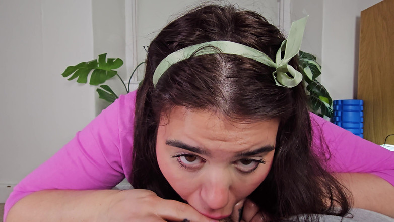 LuciaLatinaGomez: Super niechlujny spust połykanie - błaganie o zastosowanie