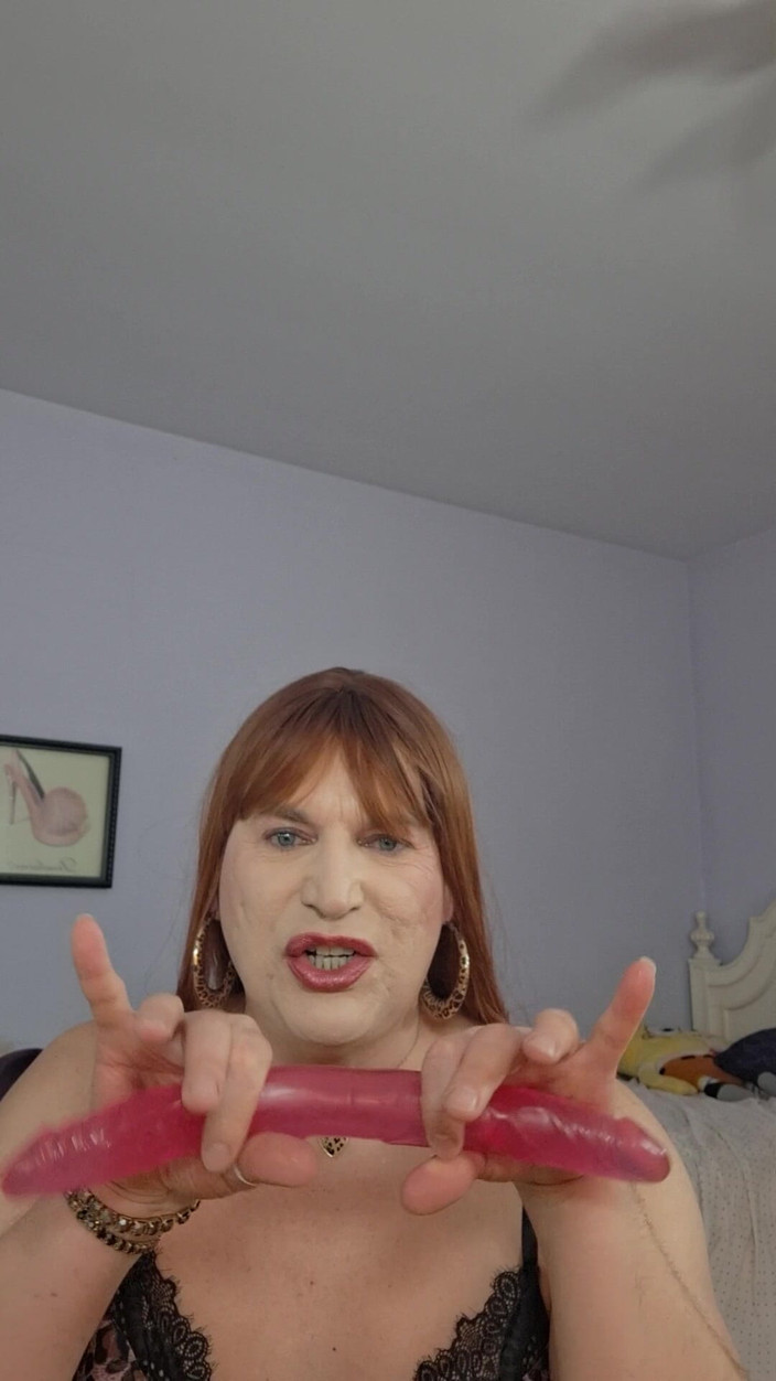 Victoria Lecherri: Tôi cần ai đó thử đồ chơi mới của tôi?